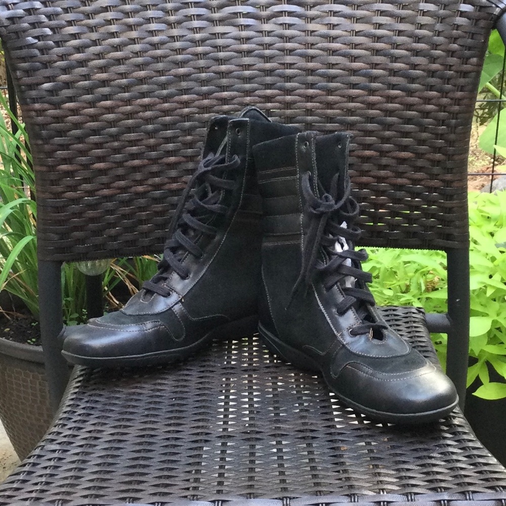 NEW high-end European brand beO genuine suede leather lace-up booties.